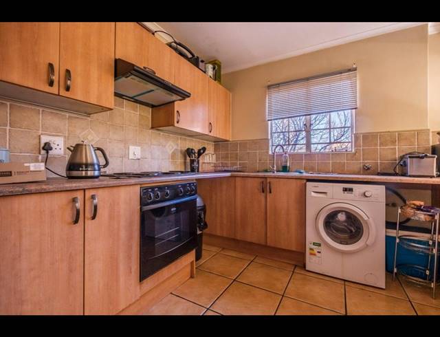 2 BEDROOM TOWNHOUSE FOR SALE IN CASTLEVIEW